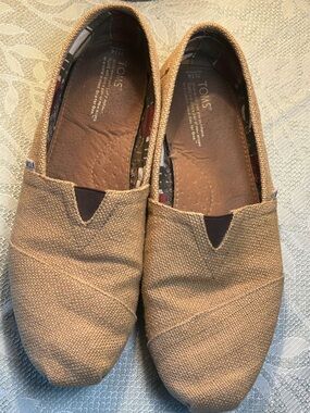 Toms Men's Slip-On Loafers in Tan Canvas with Brown V-Notch
